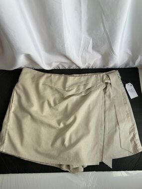 Time and Tru Cream Wrap Skort